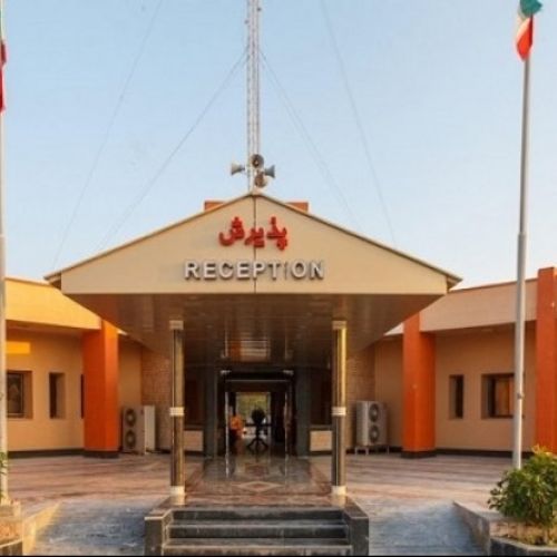 盖什姆黄金海滩酒店